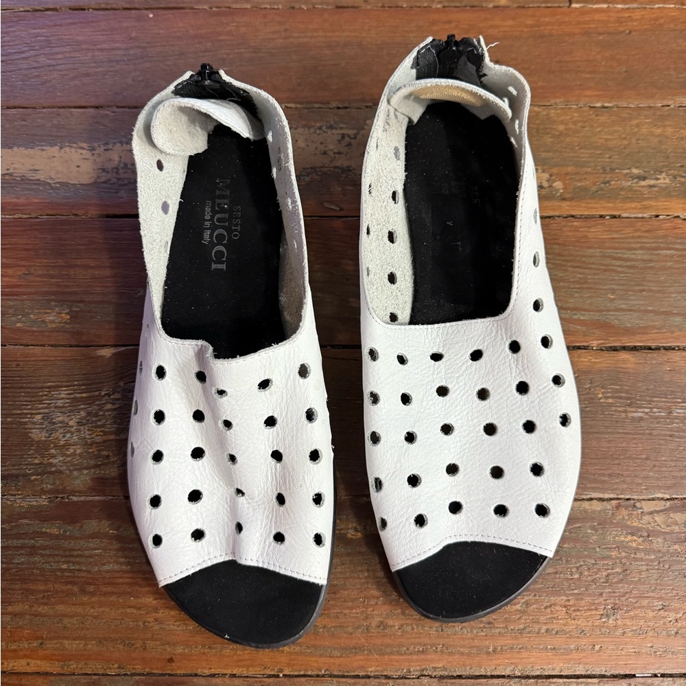 Sesto Meucci Evonne Open Toe White Perforated Leather Flat ~ Size 8.5 💛🍄